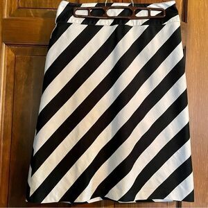 East 5th size 8 black & white striped skirt 27” long, 14” across waist, classic!